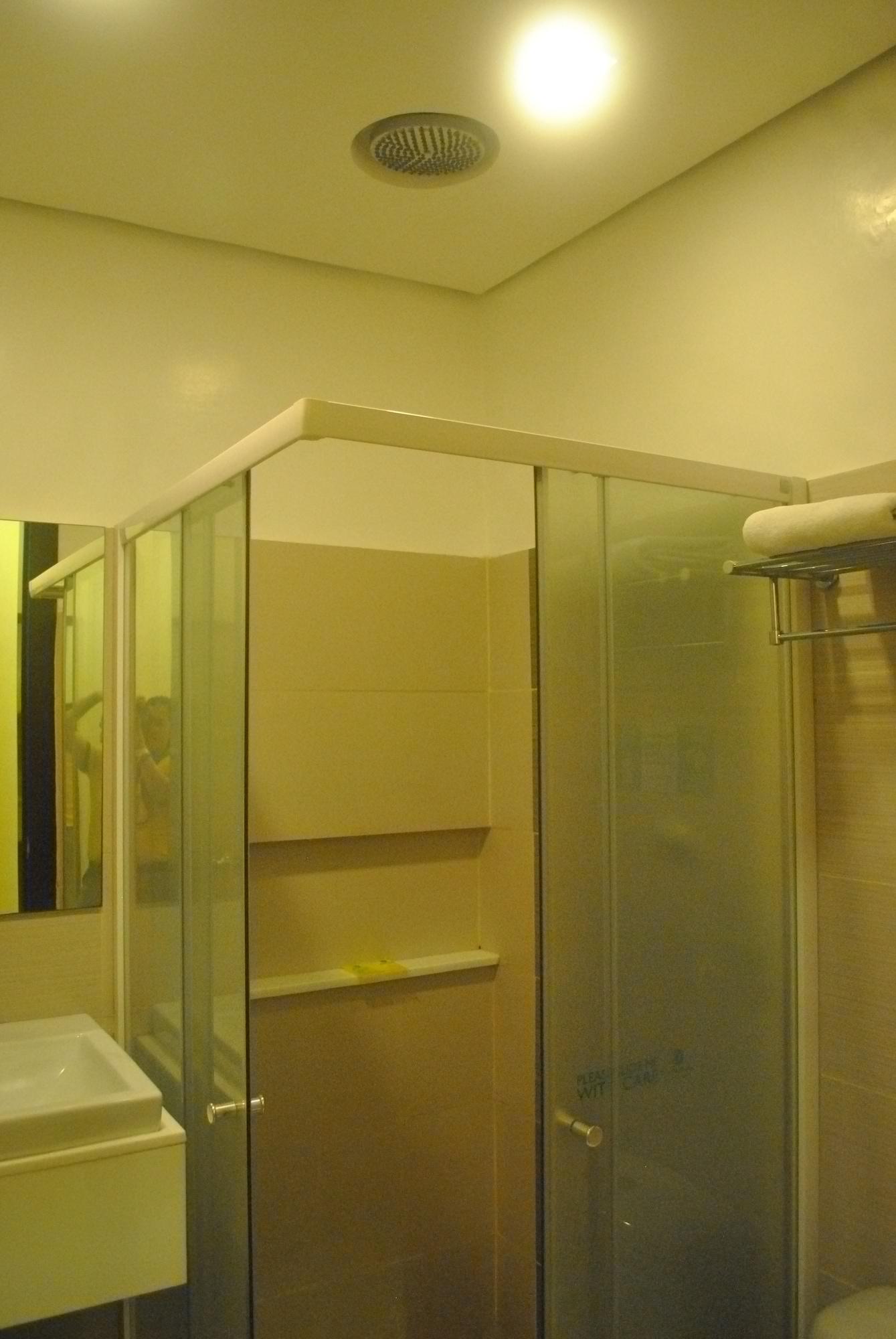 Go Hotels טקלובן מראה חיצוני תמונה
