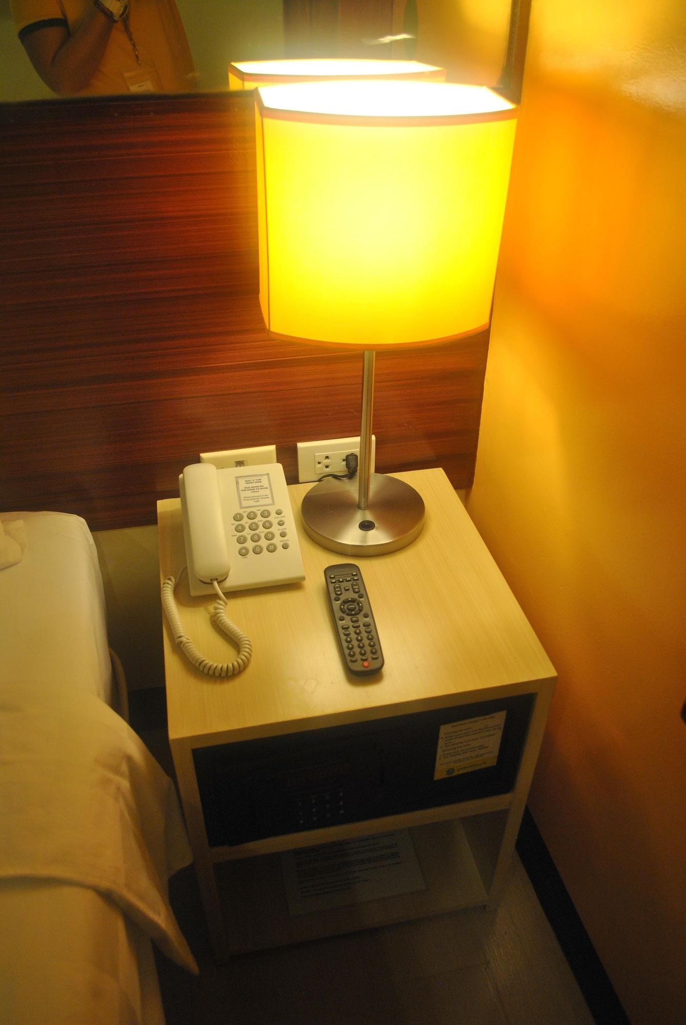Go Hotels טקלובן מראה חיצוני תמונה