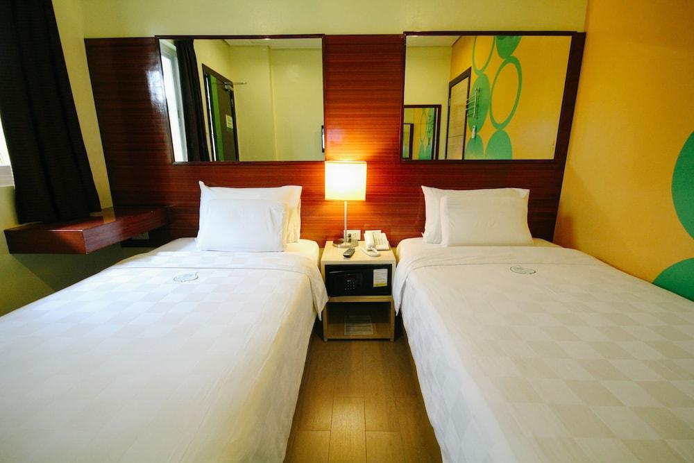 Go Hotels טקלובן מראה חיצוני תמונה
