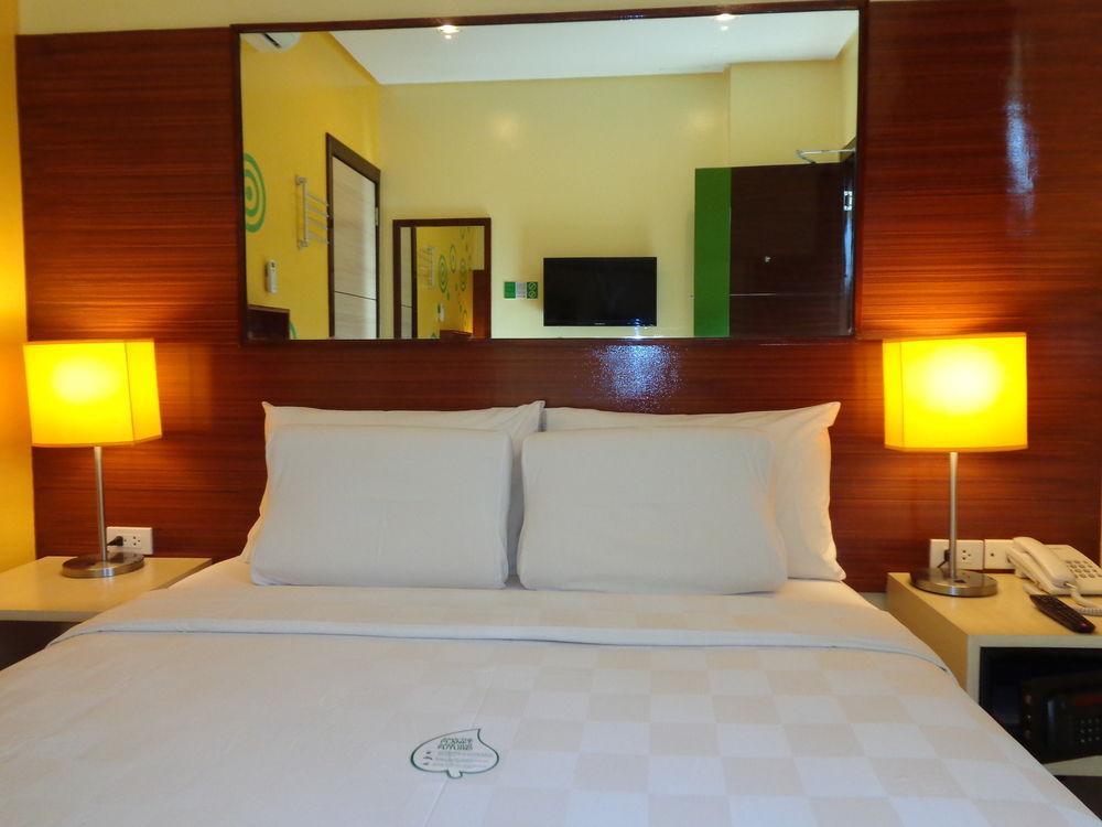Go Hotels טקלובן מראה חיצוני תמונה