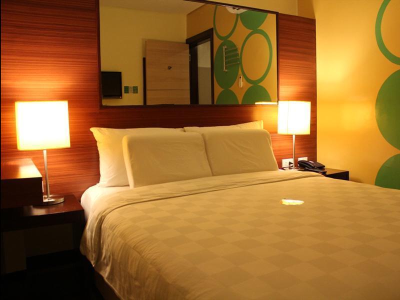 Go Hotels טקלובן מראה חיצוני תמונה