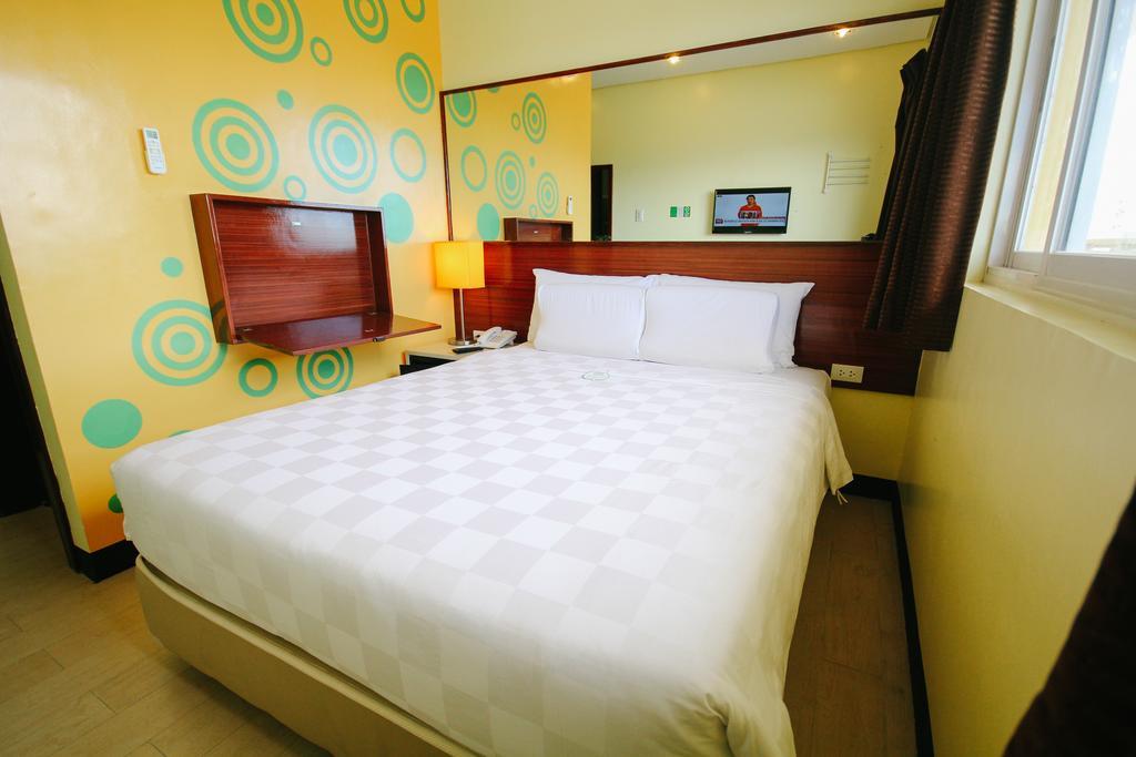 Go Hotels טקלובן מראה חיצוני תמונה